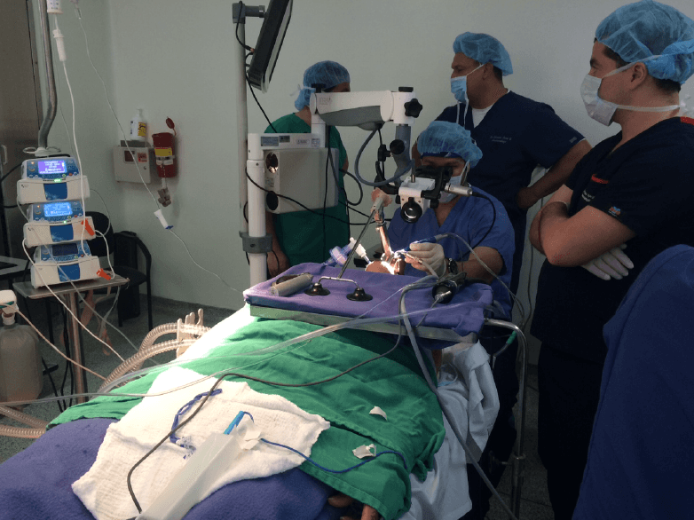 Microlaringoscopia En Medellin Colombia Cabeza Y Cuello Cirugia Zaki 02 Min